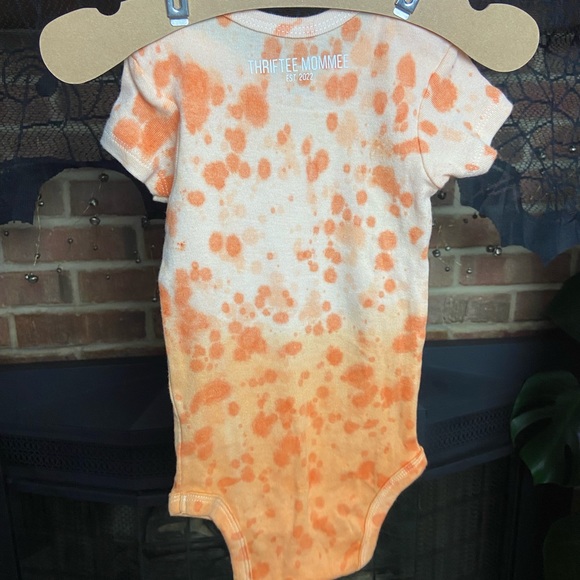 🟡 3/$20 3-6 Months Ghost Onesie, White and Orange Dip Dye - Picture 3 of 4
